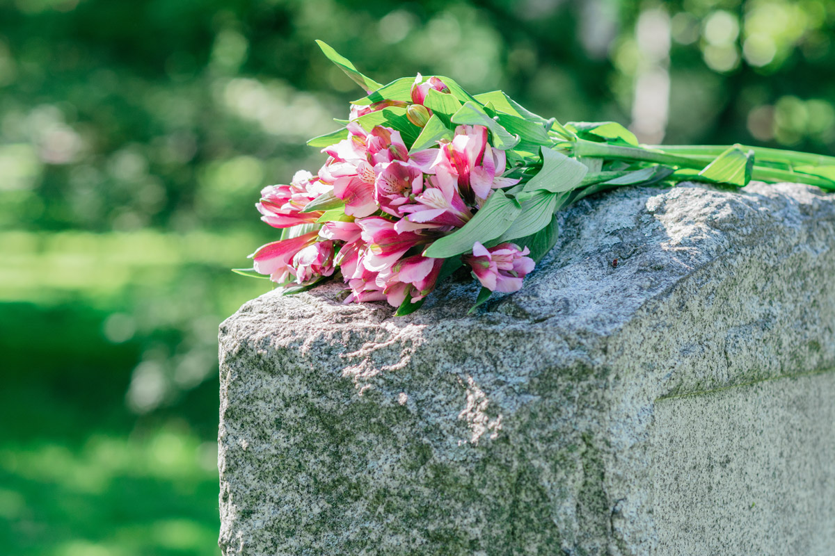 Can I Use My Own Flowers in a Funeral Service?