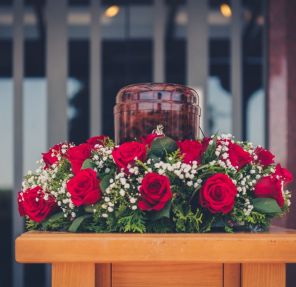A Guide To Choosing Between Urns, Scatter Tubes, And Keepsakes