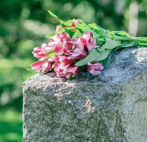 Can I Use My Own Flowers in a Funeral Service?