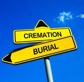 How to Decide Between Cremation and Burial